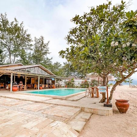 גילי מנו Bungalow Cafe Gili Beachfront מראה חיצוני תמונה