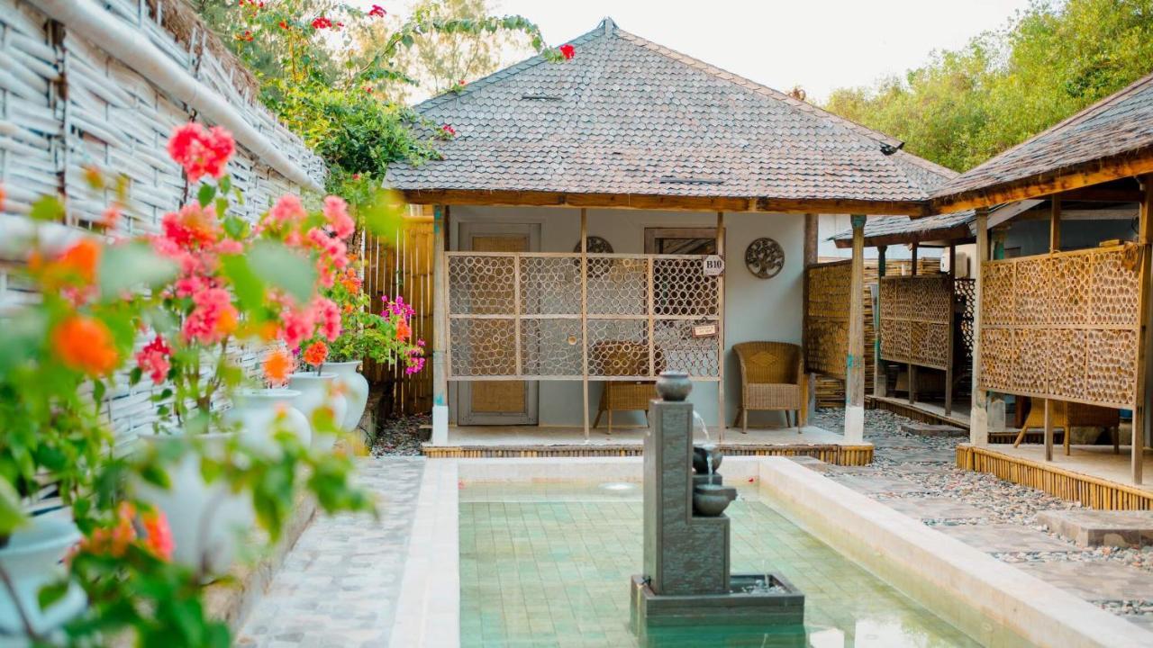 גילי מנו Bungalow Cafe Gili Beachfront מראה חיצוני תמונה