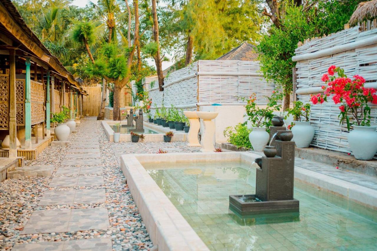 גילי מנו Bungalow Cafe Gili Beachfront מראה חיצוני תמונה
