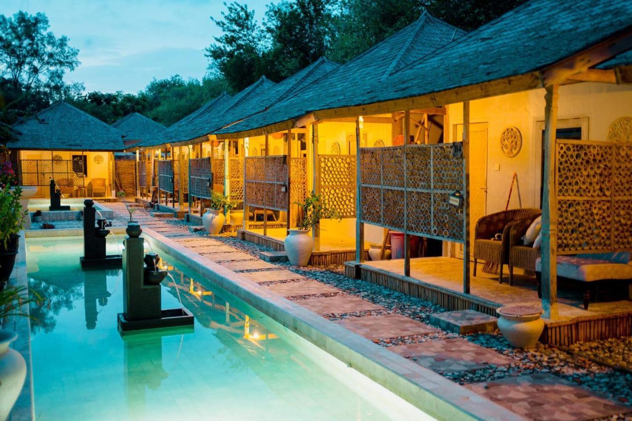 גילי מנו Bungalow Cafe Gili Beachfront מראה חיצוני תמונה