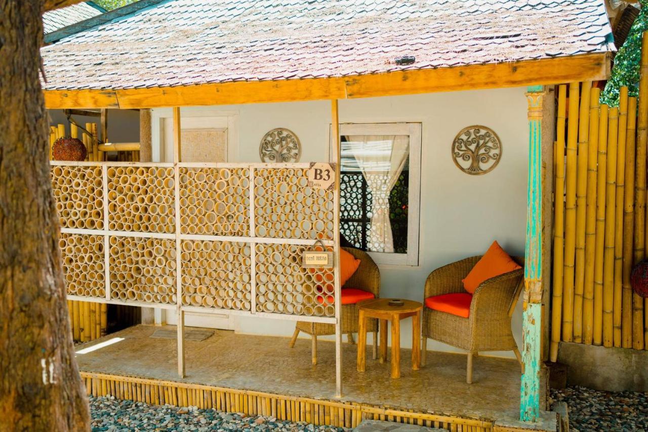 גילי מנו Bungalow Cafe Gili Beachfront מראה חיצוני תמונה