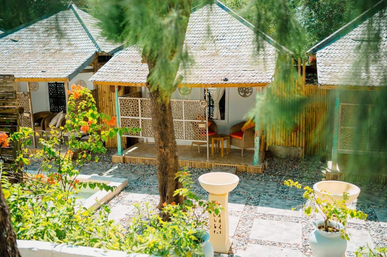 גילי מנו Bungalow Cafe Gili Beachfront מראה חיצוני תמונה
