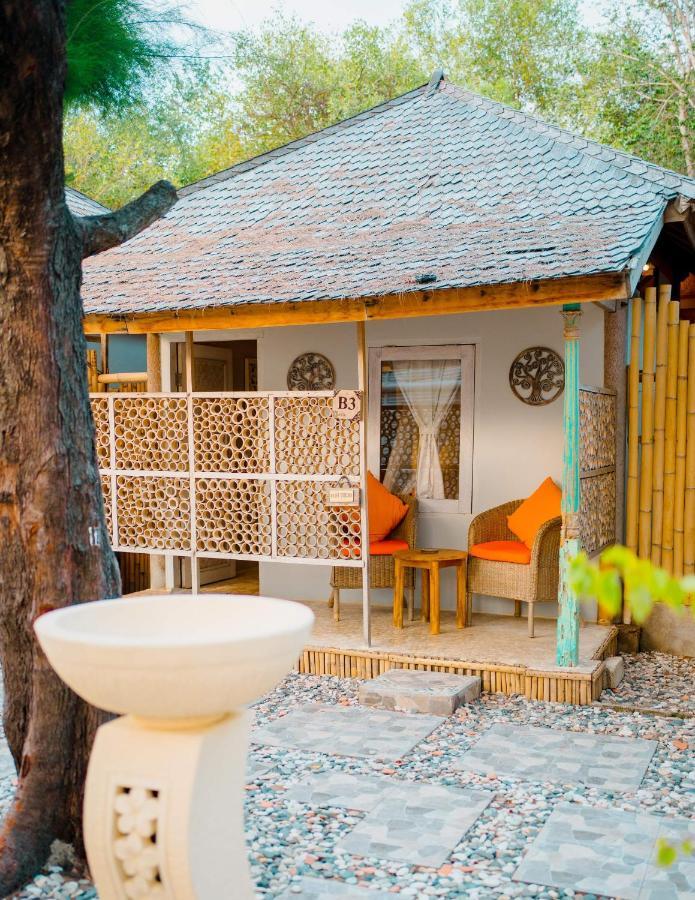 גילי מנו Bungalow Cafe Gili Beachfront מראה חיצוני תמונה