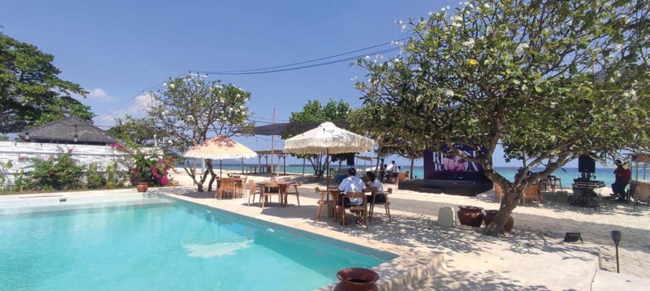 גילי מנו Bungalow Cafe Gili Beachfront מראה חיצוני תמונה