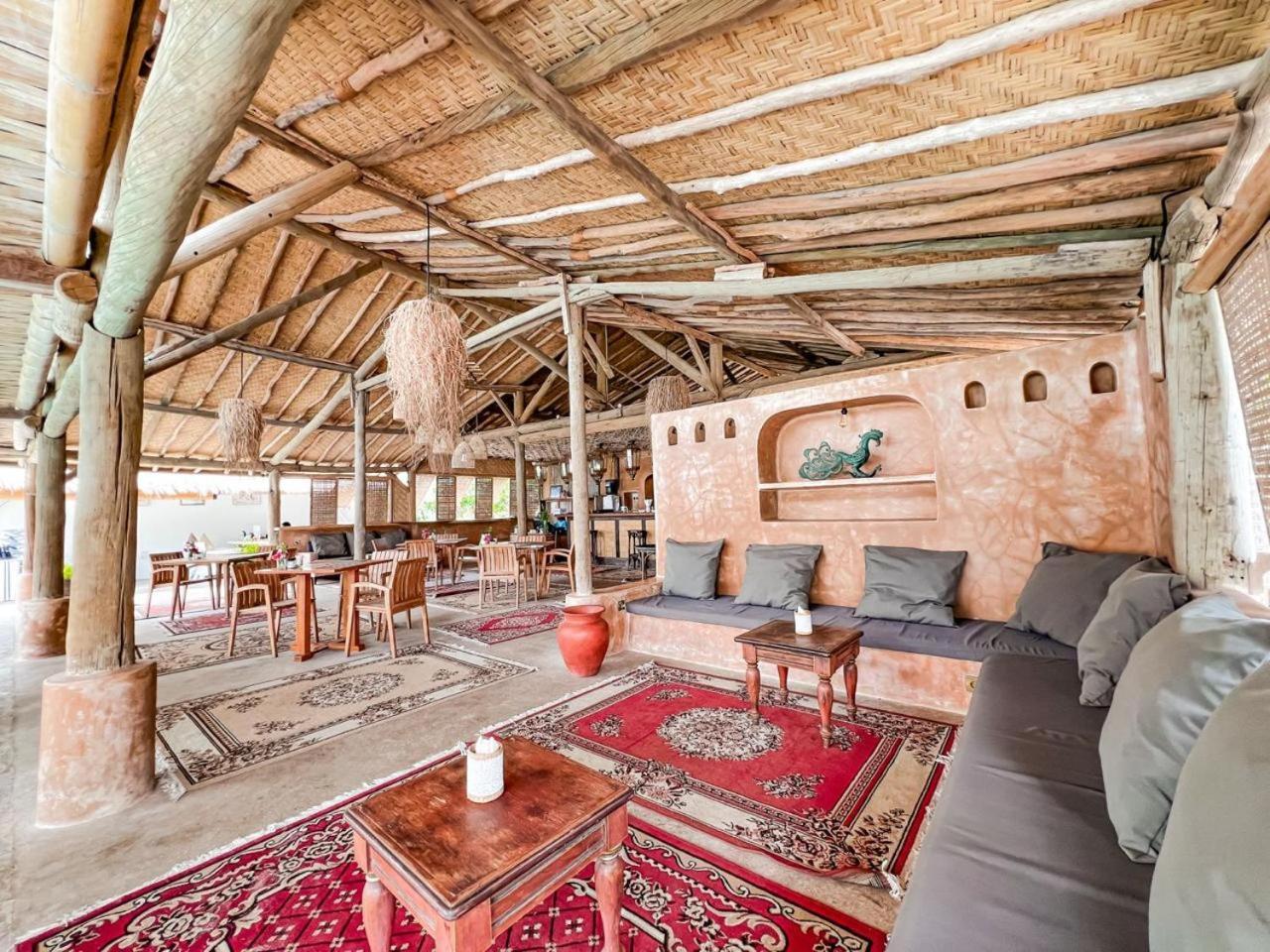 גילי מנו Bungalow Cafe Gili Beachfront מראה חיצוני תמונה