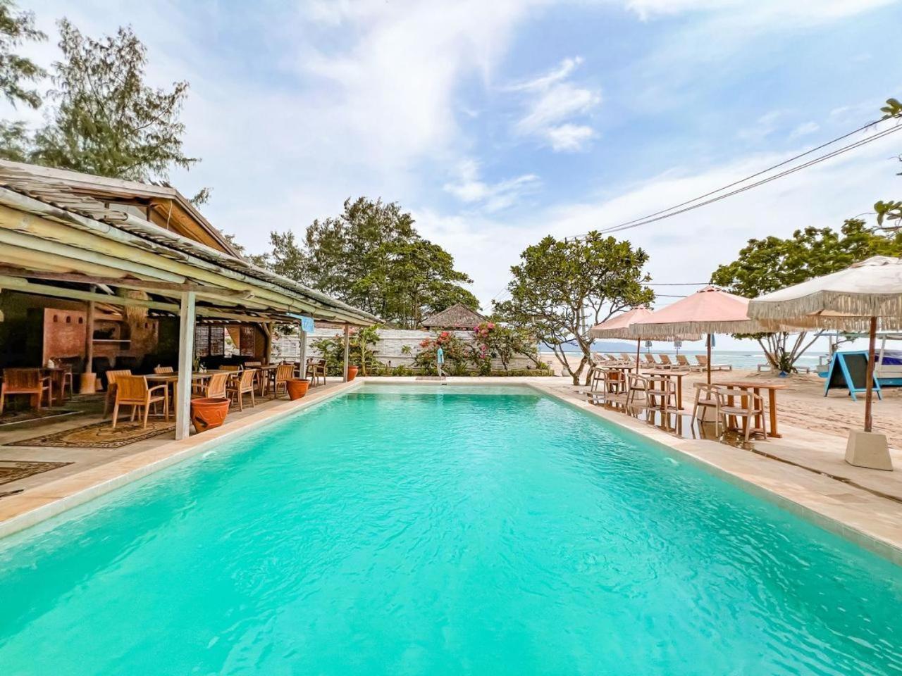 גילי מנו Bungalow Cafe Gili Beachfront מראה חיצוני תמונה